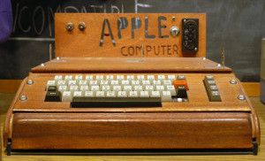 Old Apple 300x182 60 milliós Apple gép a kukában.